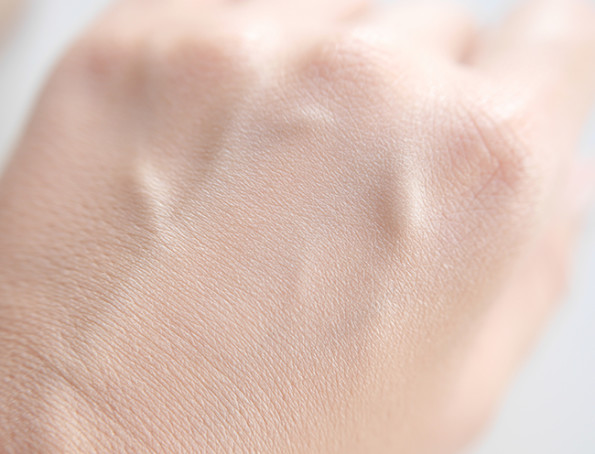 Diorskin Nude Air Sérum de Teint