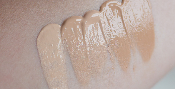 Chanel Les Beiges Healthy Glow Foundation SPF25