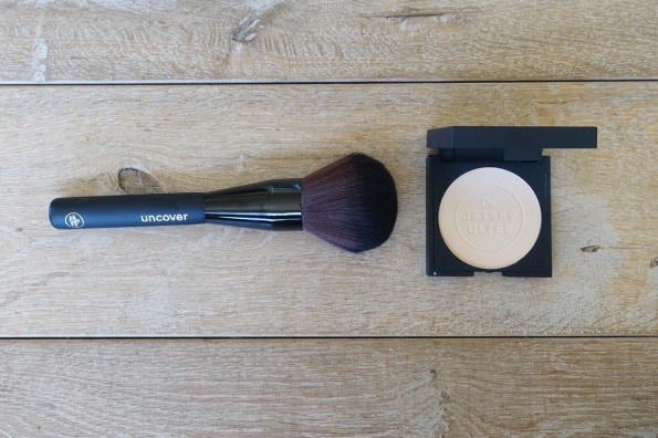 Uncover Foundation & Poeder 